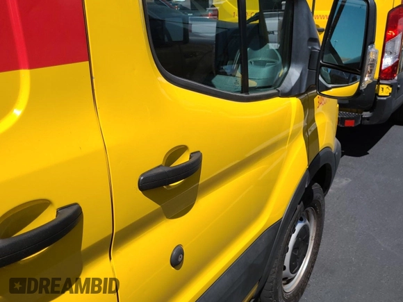2019 Ford Transit z VIN 1FTYR3XM3KKA38669, wystawiony jako IAAI lot #42619599 z przebiegiem 135 929 mil mil oraz . Historia ofert i sprzedaży dostępna na DreamBid. Obrazek 7.