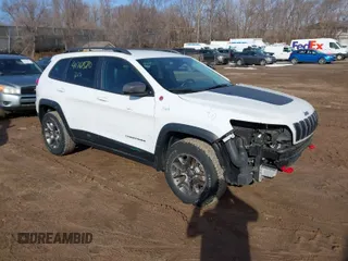 2021 Jeep Cherokee Trailhawk z VIN 1C4PJMBX7MD104724, wystawiony jako IAAI lot #41761580 z przebiegiem 85 300 mil mil oraz . Historia ofert i sprzedaży dostępna na DreamBid. Obrazek 1.
