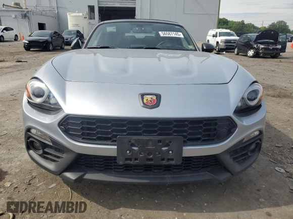2020 FIAT 124 Spider Lusso z VIN JC1NFAEK3L0144390, wystawiony jako Copart lot #56587145 z przebiegiem 23 493 mil mil oraz Szkoda całkowita • Salvage title. Historia ofert i sprzedaży dostępna na DreamBid. Obrazek 5.