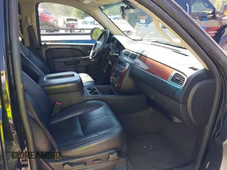 2011 Chevrolet Suburban LT with VIN 1GNSCJE09BR319675, listed as a IAAI auction lot 41966225 with 294,335 mi miles. Bid and sale history available at carsss.com. Image 5.
