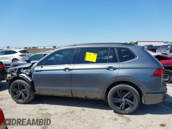 2023 Volkswagen Tiguan SE R-Line Black z VIN 3VVCB7AX1PM057201, wystawiony jako IAAI lot #41977239 z przebiegiem 84 840 mil mil oraz . Historia ofert i sprzedaży dostępna na DreamBid. Obrazek 15.