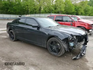 2014 Chrysler 300 S z VIN 2C3CCAGG1EH297607, wystawiony jako Copart lot #56889285 z przebiegiem 136 485 mil mil oraz Szkoda całkowita • Salvage title. Historia ofert i sprzedaży dostępna na DreamBid. Obrazek 4.