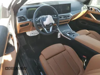 2024 BMW 4 Series 430i z VIN WBA53AP02RCP00331, wystawiony jako Copart lot #80591694 z przebiegiem 3 981 mil mil oraz Szkoda całkowita • Salvage title. Historia ofert i sprzedaży dostępna na DreamBid. Obrazek 8.