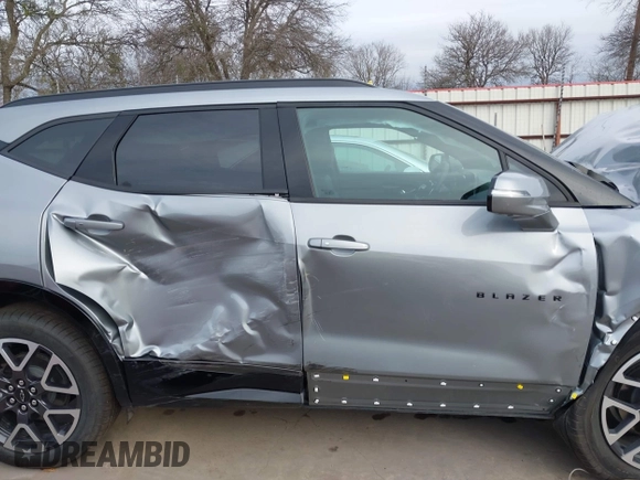2025 Chevrolet Blazer RS с VIN 3GNKBKRS3SS124978, выставлен на аукционе IAAI как лот 41679182 с пробегом 3 532 миль миль и . История ставок и продаж доступна на DreamBid. Изображение 14.