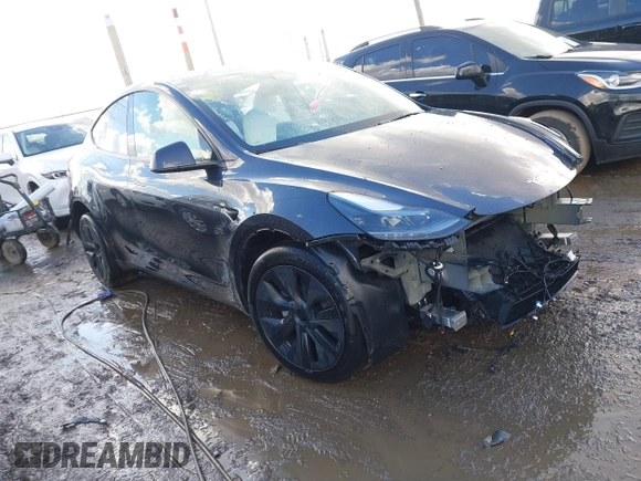 2024 Tesla Model Y Long Range with VIN 7SAYGDEE0RA300064, listed as a IAAI auction lot 41640541 with 5,049 mi miles and . Bid and sale history available at DreamBid. Image 1.