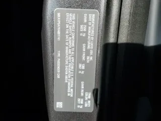 2024 Lucid Air Pure z VIN 50EA1PGA7RA001741, wystawiony jako Copart lot #79933954 z przebiegiem Nie podano mil oraz Szkoda całkowita • Salvage title. Historia ofert i sprzedaży dostępna na DreamBid. Obrazek 12.
