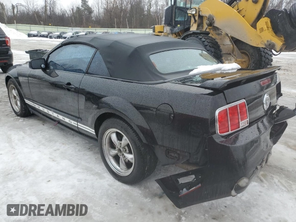 2005 Ford Mustang Deluxe z VIN 1ZVFT84N355220696, wystawiony jako Copart lot #43260575 z przebiegiem 158 180 mil mil oraz Nie do naprawy • Non repairable. Historia ofert i sprzedaży dostępna na DreamBid. Obrazek 2.