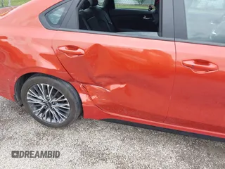 2023 Kia Forte GT-Line z VIN 3KPF54AD3PE629435, wystawiony jako IAAI lot #42280128 z przebiegiem 26 145 mil mil oraz . Historia ofert i sprzedaży dostępna na DreamBid. Obrazek 17.