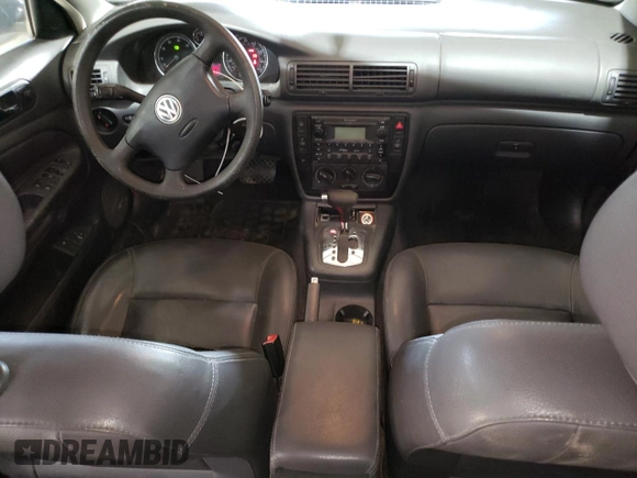 2005 Volkswagen Passat GLS with VIN WVWAD63B05E081309, listed as a Copart auction lot 43903625 with 151,076 mi miles and Salvage title. Bid and sale history available at DreamBid. Image 8.