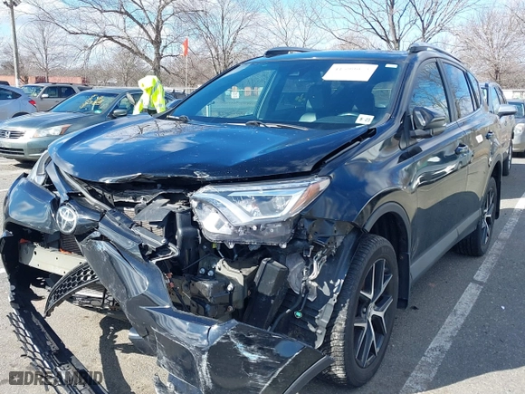 2018 Toyota RAV4 SE with VIN 2T3JFREVXJW817341, listed as a IAAI auction lot 41599972 with 99,739 mi miles. Bid and sale history available at carsss.com. Image 17.