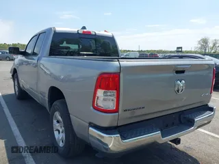 2021 Ram 1500 Big Horn с VIN 1C6RRFBG9MN734212, выставлен на аукционе IAAI как лот 42137938 с пробегом 27 576 миль миль и . История ставок и продаж доступна на DreamBid. Изображение 3.