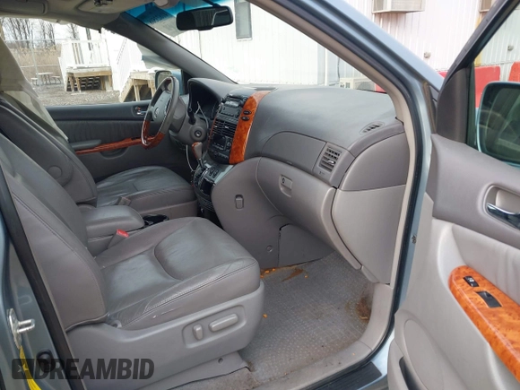 2008 Toyota Sienna XLE with VIN 5TDZK22C18S102498, listed as a IAAI auction lot 41623508 with 214,485 mi miles. Bid and sale history available at carsss.com. Image 5.