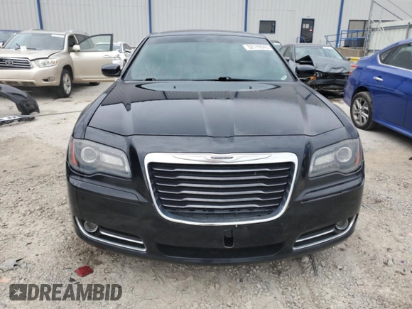 2014 Chrysler 300 S z VIN 2C3CCABG0EH163212, wystawiony jako Copart lot #52179045 z przebiegiem 167 232 mil mil oraz Nie do naprawy • Non repairable. Historia ofert i sprzedaży dostępna na DreamBid. Obrazek 5.