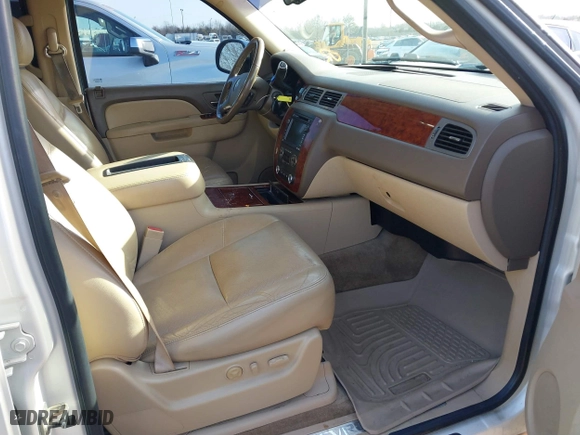 2011 Chevrolet Suburban LTZ with VIN 1GNSCKE02BR317269, listed as a IAAI auction lot 41446893 with 304,318 mi miles. Bid and sale history available at carsss.com. Image 5.