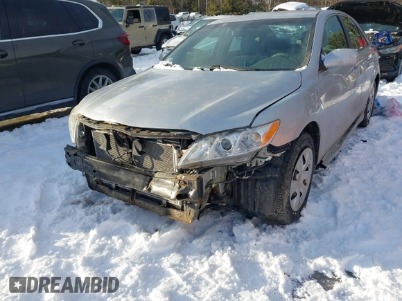 2007 Toyota Camry CE z VIN 4T1BE46K97U048329, wystawiony jako IAAI lot #41548552 z przebiegiem 126 825 mil mil oraz . Historia ofert i sprzedaży dostępna na DreamBid. Obrazek 6.