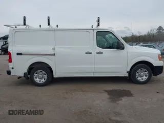 2020 Nissan NV Cargo SV z VIN 1N6BF0KM7LN809782, wystawiony jako IAAI lot #41962006 z przebiegiem 113 670 mil mil oraz . Historia ofert i sprzedaży dostępna na DreamBid. Obrazek 13.