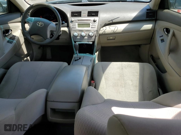 2011 Toyota Camry LE z VIN 4T1BF3EK6BU593874, wystawiony jako Copart lot #51959955 z przebiegiem 247 911 mil mil oraz Szkoda całkowita • Salvage title. Historia ofert i sprzedaży dostępna na DreamBid. Obrazek 8.