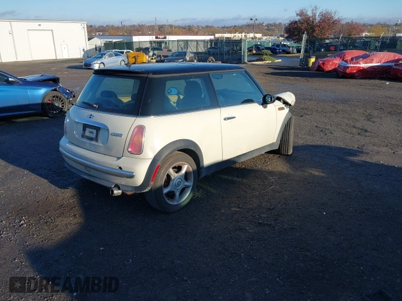 2004 MINI Hardtop with VIN WMWRC33464TJ58388, listed as a IAAI auction lot 40827409 with 102,322 mi miles and . Bid and sale history available at DreamBid. Image 4.