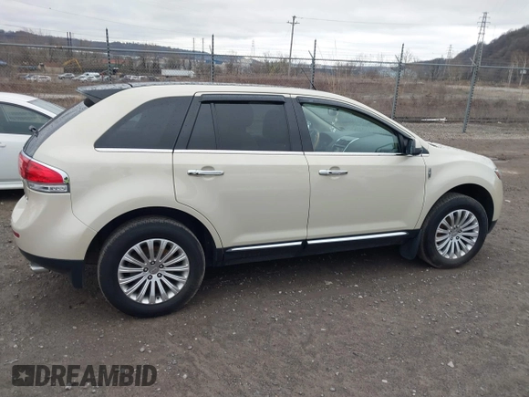 2014 Lincoln MKX with VIN 2LMDJ8JK1EBL13125, listed as a IAAI auction lot 41805340 with 100,078 mi miles. Bid and sale history available at carsss.com. Image 13.