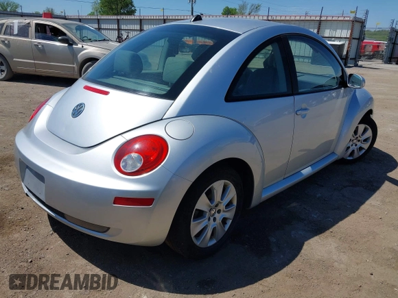 2008 Volkswagen New Beetle Coupe S with VIN 3VWRW31C88M509260, listed as a IAAI auction lot 42032305 with 122,760 mi miles. Bid and sale history available at carsss.com. Image 4.