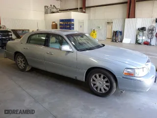 2007 Lincoln Town Car Signature Limited with VIN 1LNHM82VX7Y632445, listed as a Copart auction lot 50811845 with 197,104 mi miles and Salvage Title. Bid and sale history available at carsss.com. Image 4.