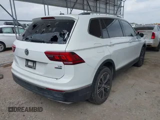 2018 Volkswagen Tiguan SEL with VIN 3VV2B7AX8JM120443, listed as a IAAI auction lot 42154773 with 70,256 mi miles and . Bid and sale history available at DreamBid. Image 4.