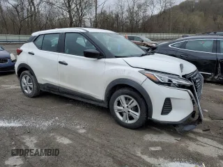2022 Nissan Kicks S z VIN 3N1CP5BVXNL527040, wystawiony jako Copart lot #52746965 z przebiegiem 93 918 mil mil oraz Czysty tytuł • Clean title. Historia ofert i sprzedaży dostępna na DreamBid. Obrazek 4.