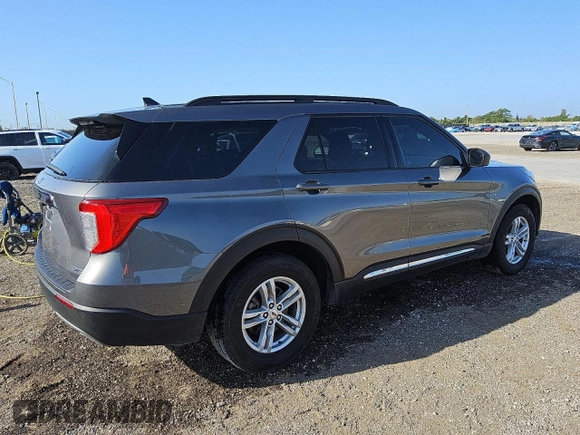 2022 Ford Explorer XLT with VIN 1FMSK8DH7NGA82496, listed as a Copart auction lot 51866865 with 77,014 mi miles and Clean Title. Bid and sale history available at carsss.com. Image 3.