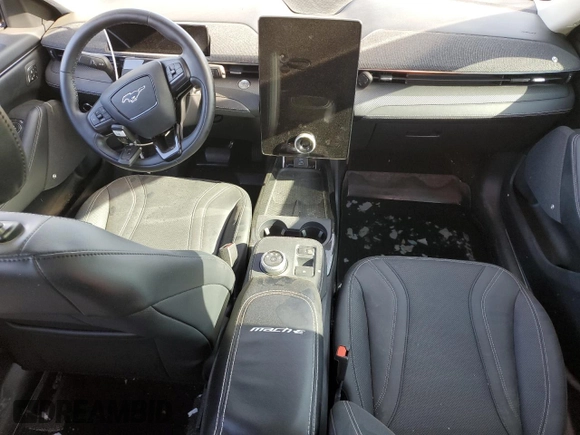 2023 Ford Mustang Mach-E Premium z VIN 3FMTK3RM2PMA31574, wystawiony jako Copart lot #52451445 z przebiegiem Nie podano mil oraz Szkoda całkowita • Salvage title. Historia ofert i sprzedaży dostępna na DreamBid. Obrazek 8.