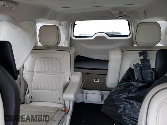 2021 Lincoln Navigator Black Label z VIN 5LMJJ3TT1MEL03959, wystawiony jako Copart lot #43876275 z przebiegiem Nie podano mil oraz Szkoda całkowita • Salvage title. Historia ofert i sprzedaży dostępna na DreamBid. Obrazek 10.
