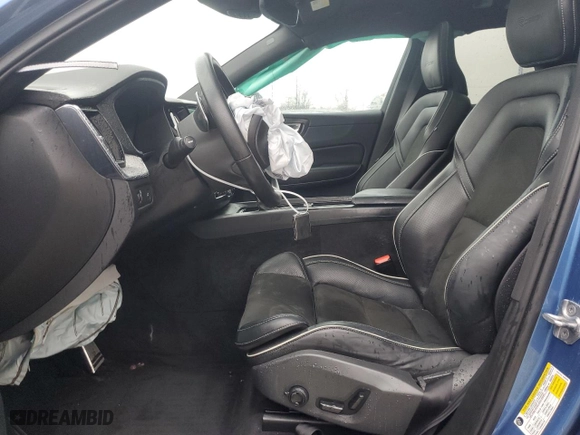 2019 Volvo XC60 R-Design with VIN LYVA22RM1KB278556, listed as a Copart auction lot 84701704 with 50,721 mi miles and Non Repairable. Bid and sale history available at carsss.com. Image 7.