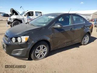 2012 Chevrolet Sonic LT z VIN 1G1JC5SB6C4222278, wystawiony jako Copart lot #57499805 z przebiegiem 151 199 mil mil oraz Nie do naprawy • Non repairable. Historia ofert i sprzedaży dostępna na DreamBid. Obrazek 1.