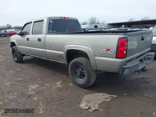 2003 Chevrolet Silverado 2500HD LT3 with VIN 1GCHK23G93F123234, listed as a IAAI auction lot 41426424 with 190,523 mi miles. Bid and sale history available at carsss.com. Image 3.