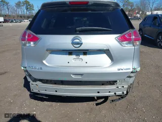 2015 Nissan Rogue SV with VIN KNMAT2MVXFP519053, listed as a IAAI auction lot 41839774 with 136,895 mi miles. Bid and sale history available at carsss.com. Image 18.