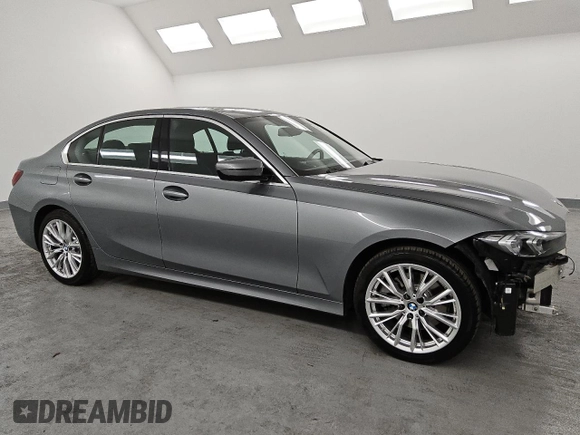 2024 BMW 3 Series 330i with VIN 3MW69FF01R8D82694, listed as a Copart auction lot 51284865 with 32,905 mi miles and Clean Title. Bid and sale history available at carsss.com. Image 4.