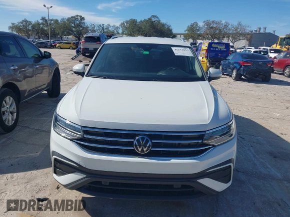 2024 Volkswagen Tiguan SE with VIN 3VV2B7AX7RM048615, listed as a IAAI auction lot 41434013 with 21,041 mi miles and . Bid and sale history available at DreamBid. Image 6.