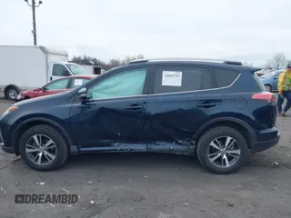 2018 Toyota RAV4 XLE with VIN 2T3RFREV9JW746782, listed as a IAAI auction lot 42065755 with 61,219 mi miles. Bid and sale history available at carsss.com. Image 14.