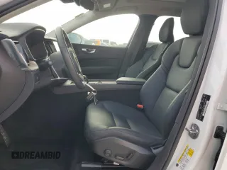 2023 Volvo XC60 Plus Bright Theme z VIN YV4L12RE2P1338733, wystawiony jako Copart lot #49918145 z przebiegiem 11 829 mil mil oraz Nie do naprawy • Non repairable. Historia ofert i sprzedaży dostępna na DreamBid. Obrazek 7.