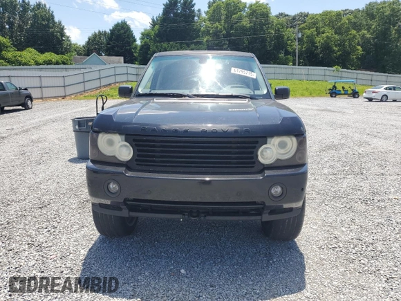 2007 Land Rover Range Rover SC z VIN SALMF13477A260980, wystawiony jako Copart lot #61795715 z przebiegiem Nie podano mil oraz Czysty tytuł • Clean title. Historia ofert i sprzedaży dostępna na DreamBid. Obrazek 5.