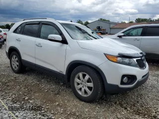 2013 Kia Sorento LX with VIN 5XYKTCA65DG344637, listed as a Copart auction lot 58009115 with 168,314 mi miles and Salvage title. Bid and sale history available at DreamBid. Image 4.