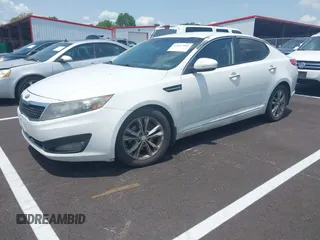 2013 Kia Optima EX z VIN 5XXGN4A70DG121117, wystawiony jako IAAI lot #42387582 z przebiegiem 314 327 mil mil oraz . Historia ofert i sprzedaży dostępna na DreamBid. Obrazek 2.