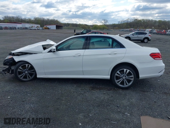 2016 Mercedes-Benz E-Class E 350 Luxury with VIN WDDHF8JB9GB191986, listed as a IAAI auction lot 42049916 with 122,012 mi miles. Bid and sale history available at carsss.com. Image 14.