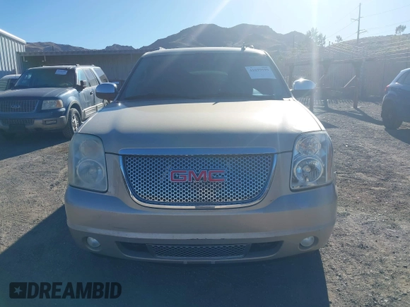2010 GMC Yukon XL Denali with VIN 1GKUKMEF9AR193007, listed as a IAAI auction lot 41699599 with 201,440 mi miles. Bid and sale history available at carsss.com. Image 12.