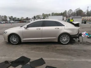 2017 Lincoln MKZ Reserve z VIN 3LN6L5E94HR615115, wystawiony jako IAAI lot #41947698 z przebiegiem 122 090 mil mil oraz . Historia ofert i sprzedaży dostępna na DreamBid. Obrazek 15.