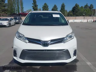 2019 Toyota Sienna XLE with VIN 5TDDZ3DC1KS224861, listed as a IAAI auction lot 42093799 with 68,651 mi miles. Bid and sale history available at carsss.com. Image 12.