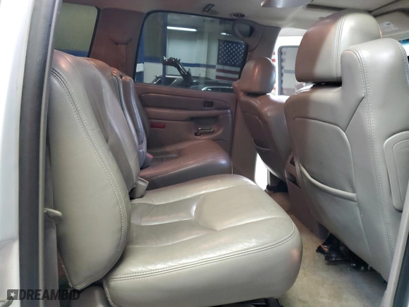 2006 GMC Yukon XL Denali with VIN 1GKFK66U76J120516, listed as a Copart auction lot 88765965 with 211,895 mi miles and Salvage Title. Bid and sale history available at carsss.com. Image 11.