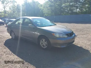 2006 Toyota Camry LE z VIN 4T1BF30K46U623046, wystawiony jako IAAI lot #42401501 z przebiegiem 132 788 mil mil oraz . Historia ofert i sprzedaży dostępna na DreamBid. Obrazek 1.