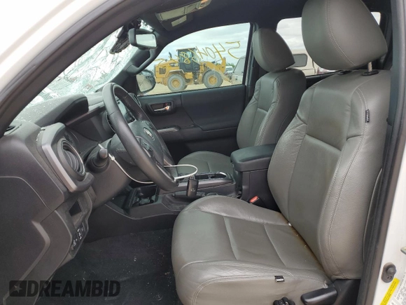 2018 Toyota Tacoma SR5 z VIN 5TFAZ5CNXJX065932, wystawiony jako Copart lot #52046845 z przebiegiem 61 980 mil mil oraz Szkoda całkowita • Salvage title. Historia ofert i sprzedaży dostępna na DreamBid. Obrazek 7.