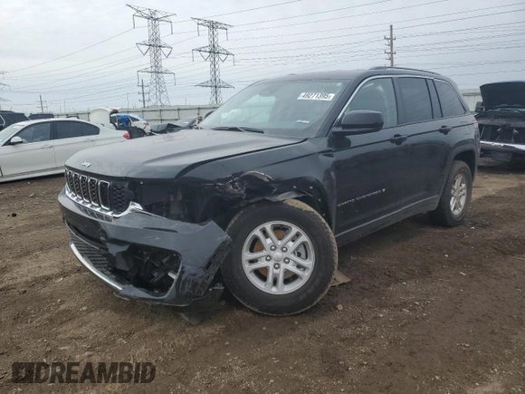 2023 Jeep Grand Cherokee Laredo z VIN 1C4RJHAG3PC625418, wystawiony jako Copart lot #49271395 z przebiegiem 12 874 mil mil oraz Szkoda całkowita • Salvage title. Historia ofert i sprzedaży dostępna na DreamBid. Obrazek 1.