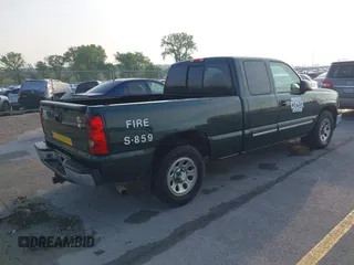 2005 Chevrolet Silverado 1500 LS z VIN 1GCEC19Z45Z290847, wystawiony jako IAAI lot #42400070 z przebiegiem 110 513 mil mil oraz . Historia ofert i sprzedaży dostępna na DreamBid. Obrazek 4.